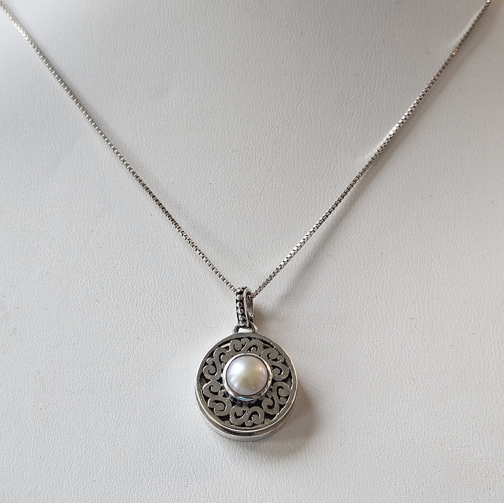 Vintage Signed Lori Bonn Sterling Silver Locket With 18